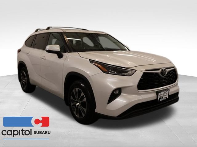 Used 2023 Toyota Highlander XLE