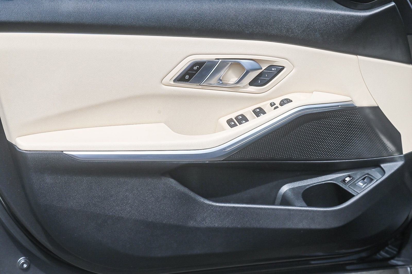 Used 2022 BMW 330e xDrive w/ M Sport Package image 22