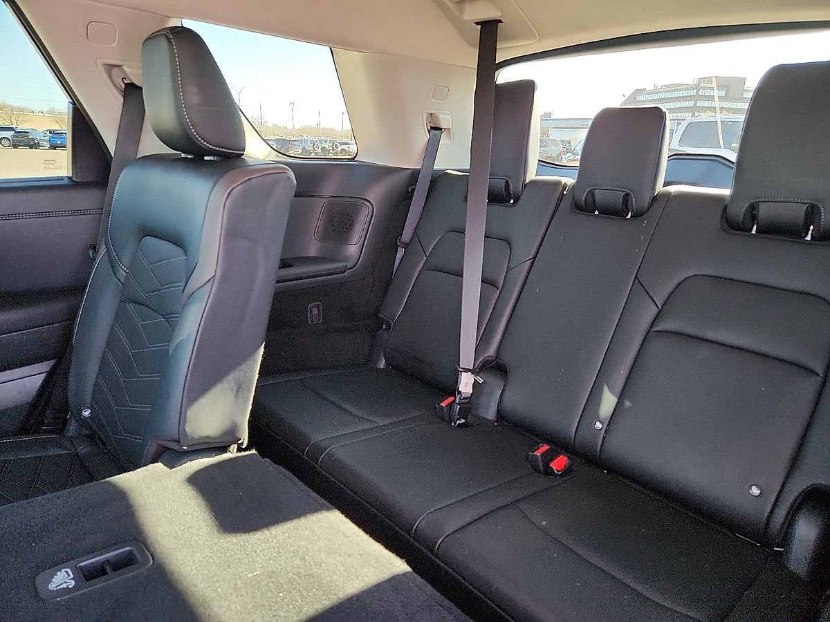 Used 2025 Nissan Pathfinder Platinum w/ Cargo Package image 5