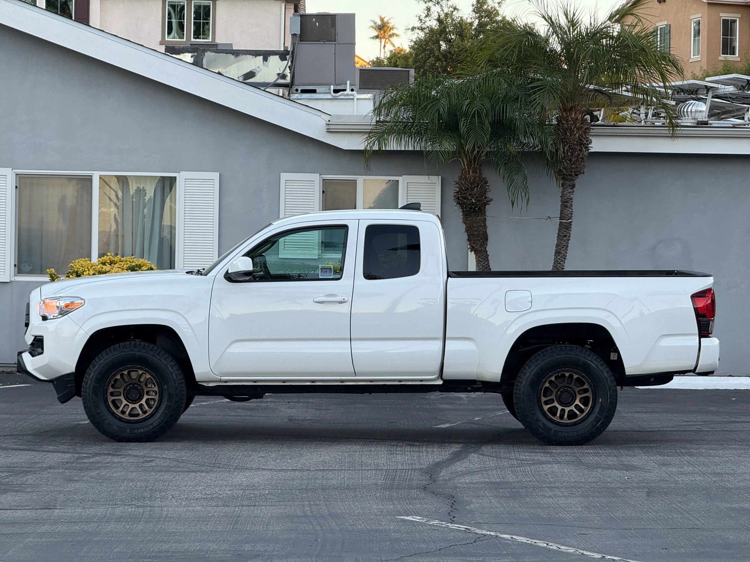 Used 2022 Toyota Tacoma SR5 image 3