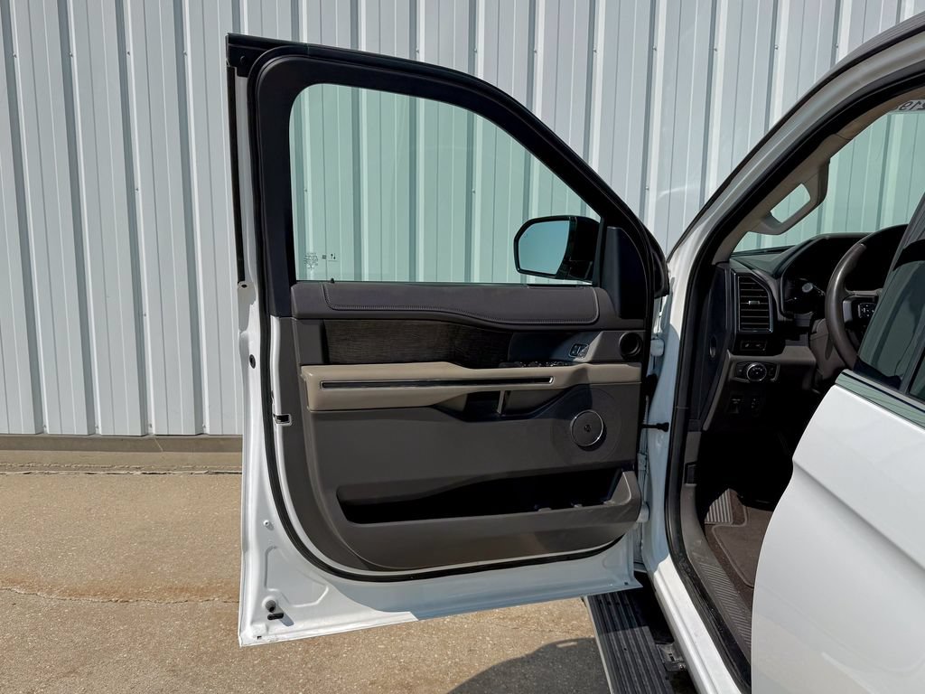 Used 2021 Ford Expedition Max Limited AWD/4WD image 11