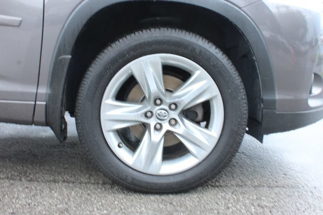 Used 2017 Toyota Highlander Limited AWD/4WD image 38