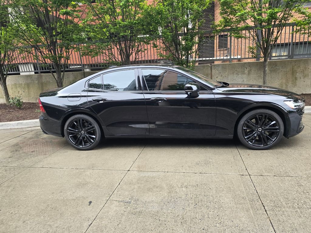 Used 2022 Volvo S60 T8 R-Design w/ Advanced Package AWD/4WD image 8