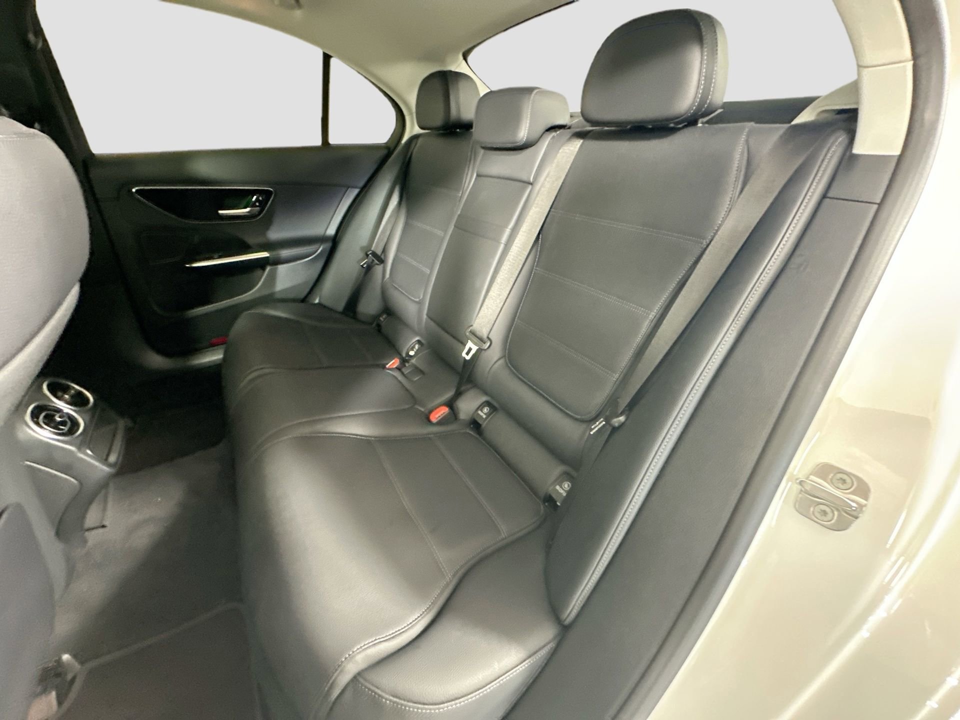 Used 2025 Mercedes-Benz C 300 Sedan image 28