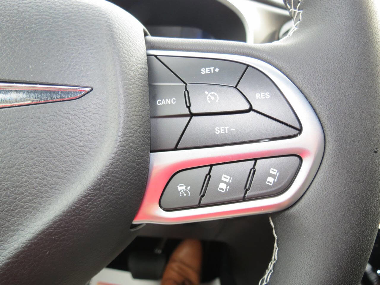 New 2026 Chrysler Pacifica Select image 10
