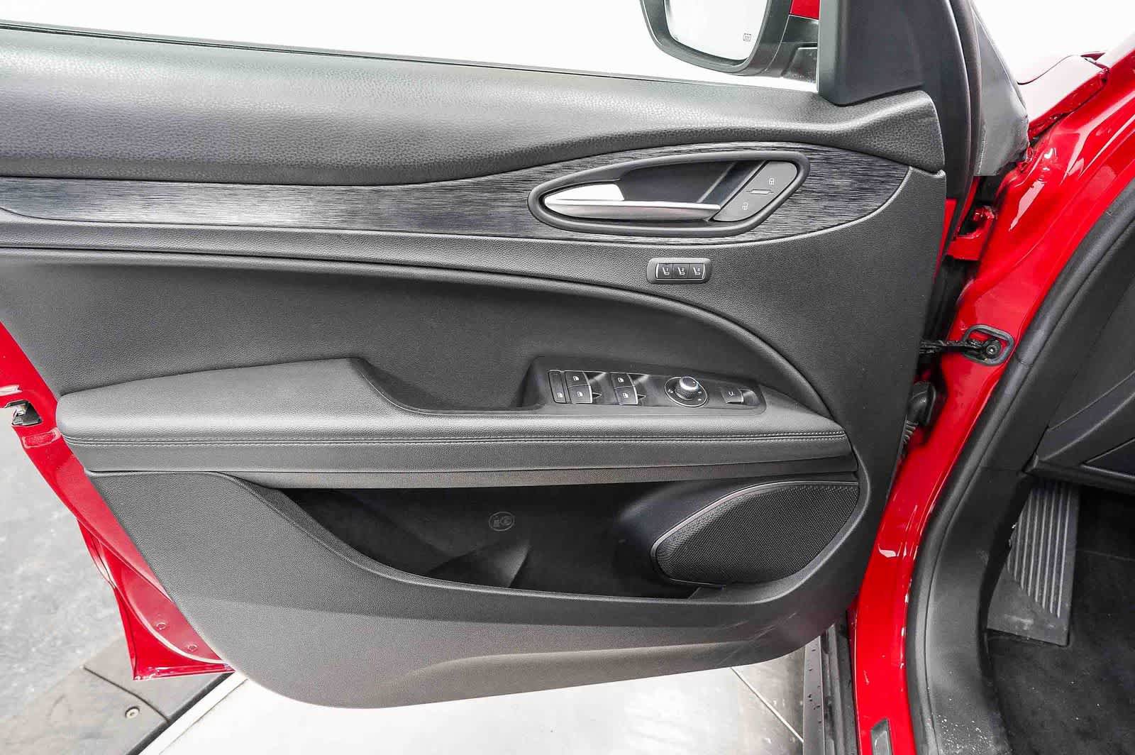 Used 2023 Alfa Romeo Stelvio Sprint RWD image 21