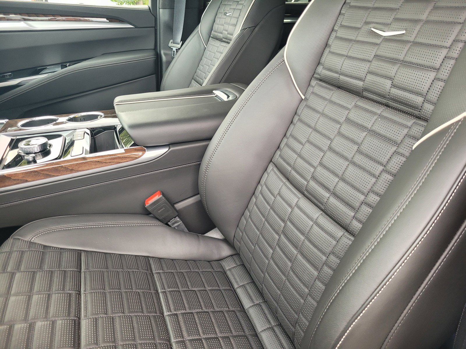 Certified 2025 Cadillac Escalade Sport Platinum AWD/4WD image 9