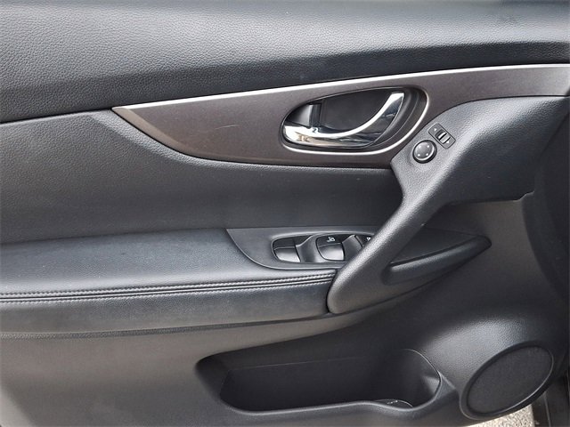 Used 2016 Nissan Rogue S image 12