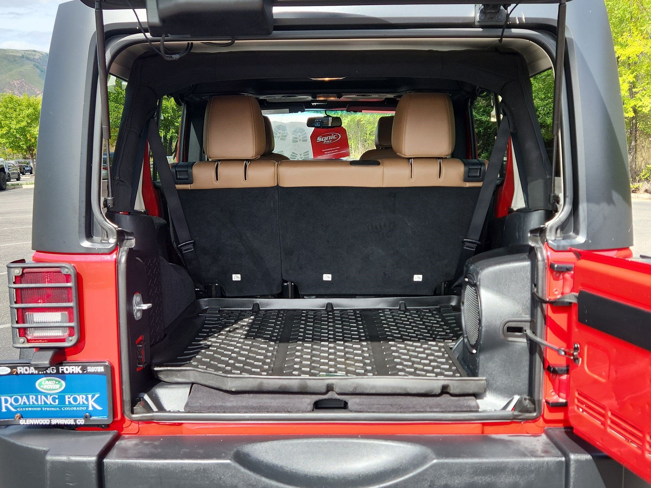 Used 2014 Jeep Wrangler Unlimited Rubicon w/ Max Tow Package AWD/4WD image 26