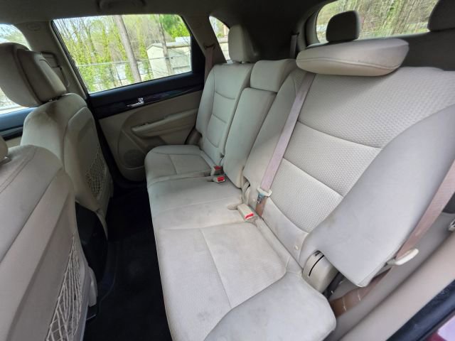 Used 2013 Kia Sorento LX image 19