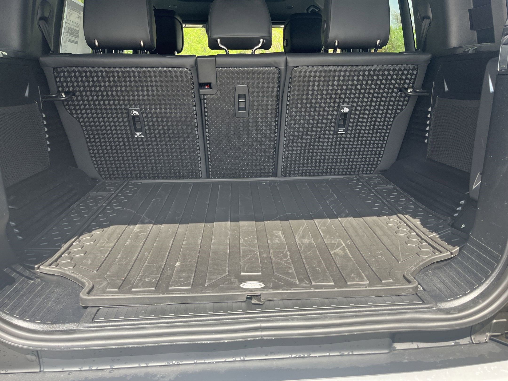 Used 2025 Land Rover Defender 110 S image 27