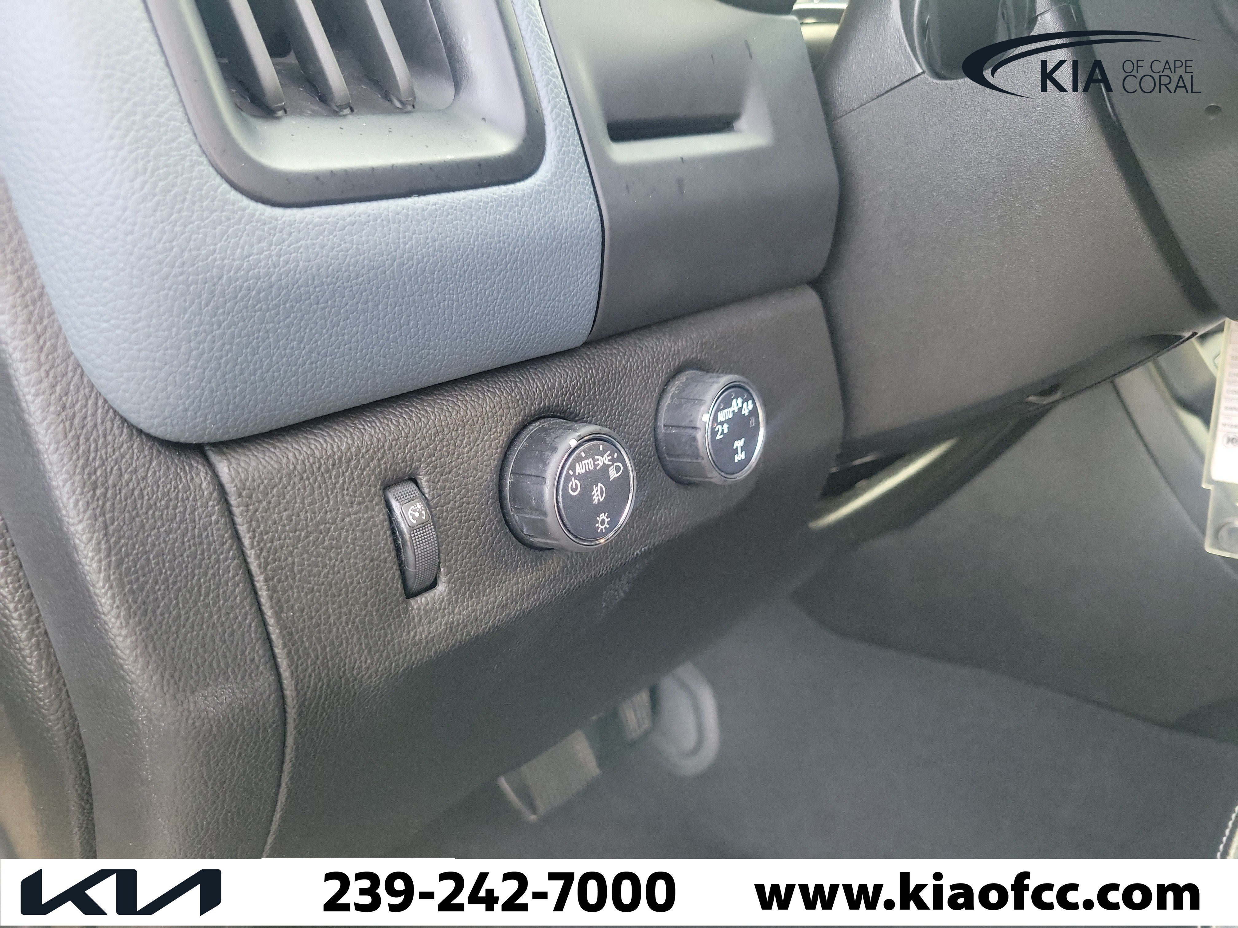 Used 2022 Chevrolet Colorado Z71 AWD/4WD image 29