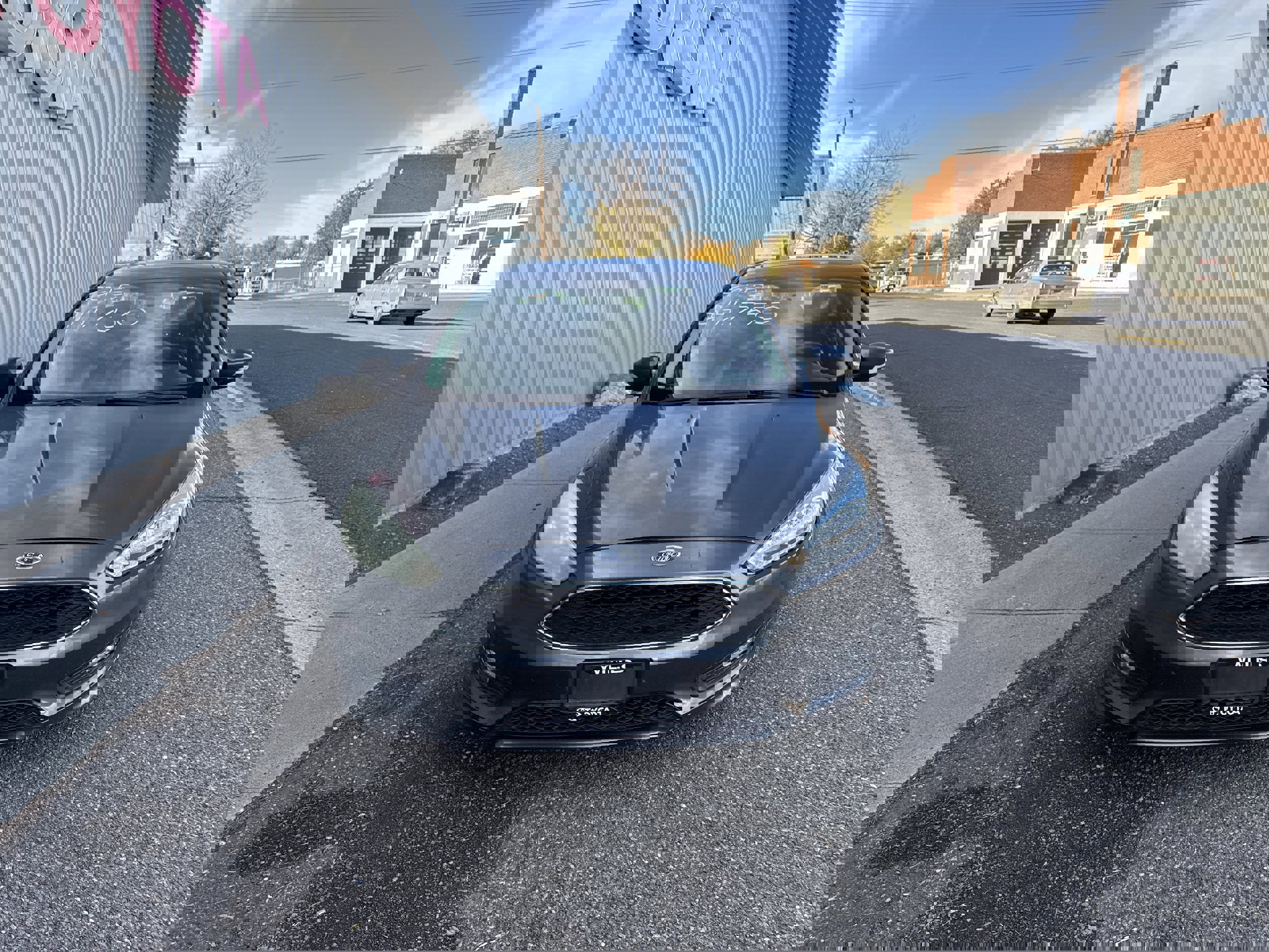 Used 2015 Ford Focus SE w/ SE Sport Package image 9