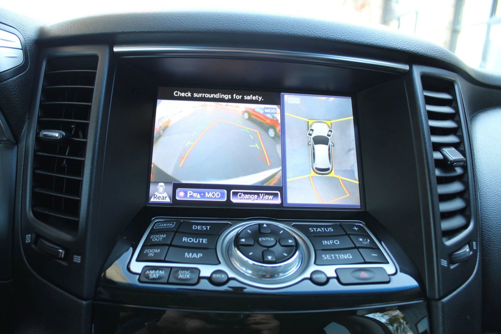 Used 2017 INFINITI QX70 3.7 w/ Premium Package image 19