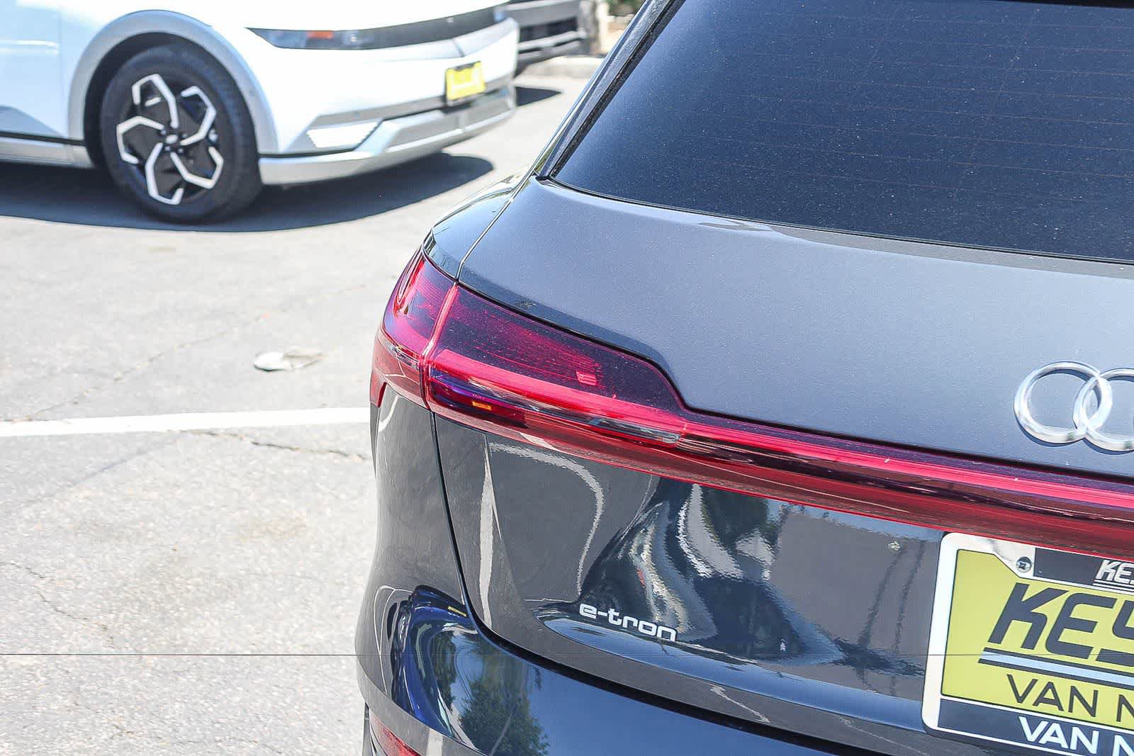 Used 2019 Audi e-tron Prestige w/ Prestige Package AWD/4WD image 8