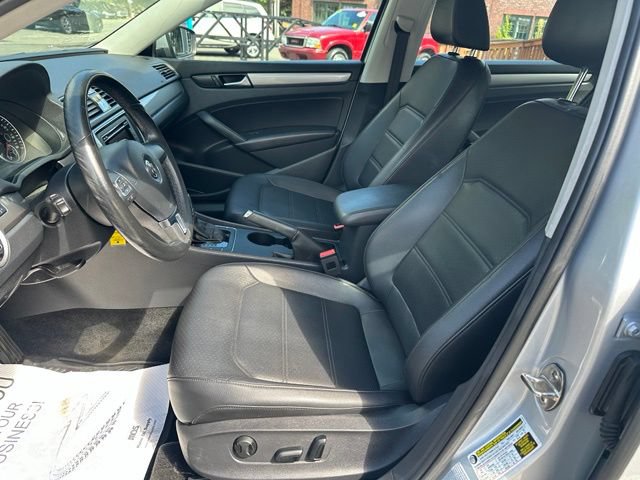 Used 2015 Volkswagen Passat 1.8T Wolfsburg Edition w/ Technology Package FWD image 9