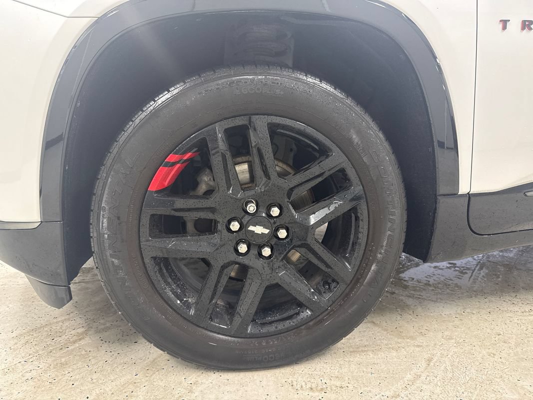 Used 2021 Chevrolet Traverse Premier w/ Redline Edition AWD/4WD image 11