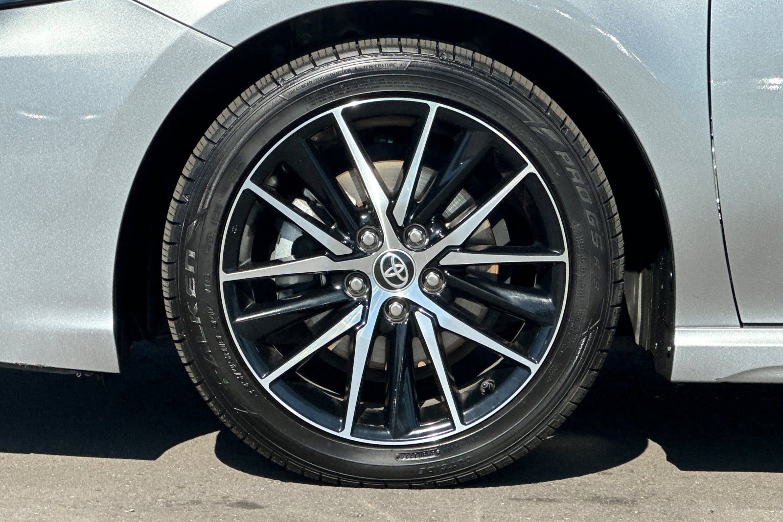 Used 2022 Toyota Camry SE w/ Carpet Mat Package (TMS) FWD image 33