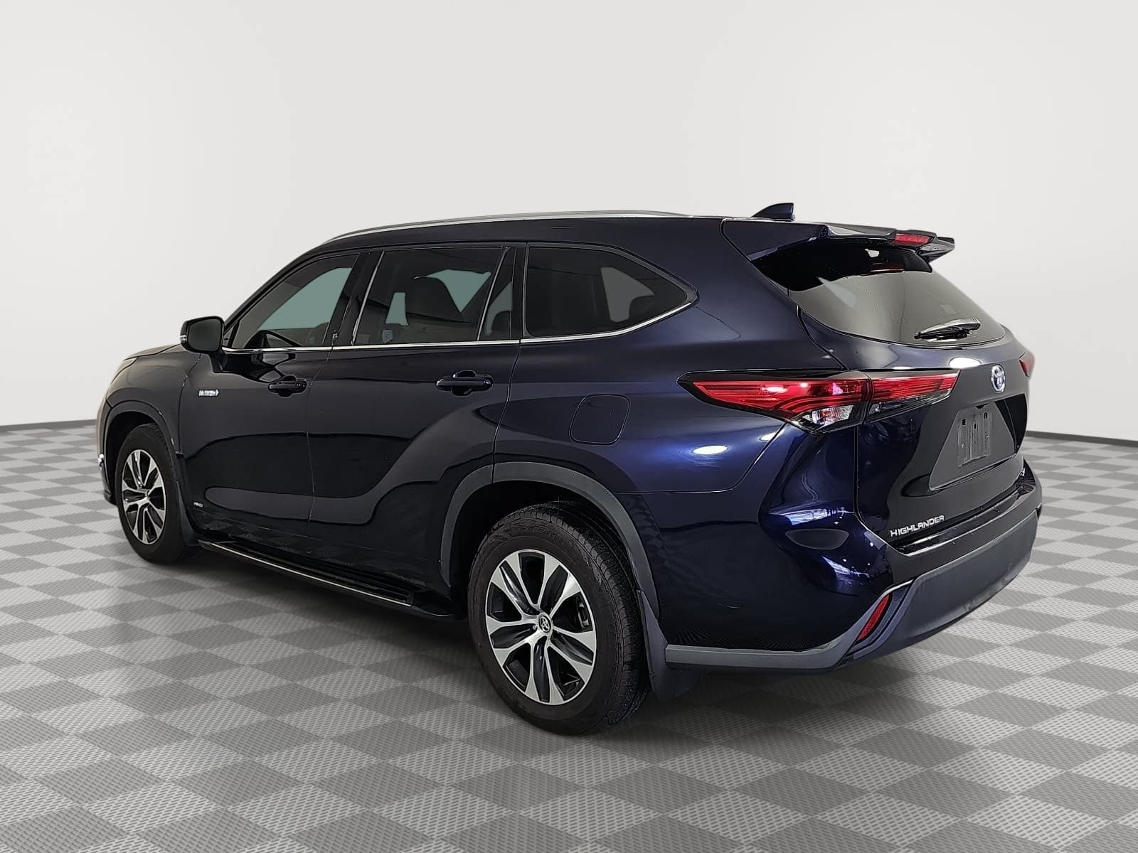 Used 2020 Toyota Highlander XLE AWD/4WD image 6