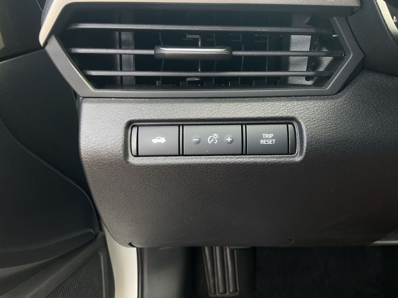 Used 2025 Nissan Altima 2.5 SV FWD image 19