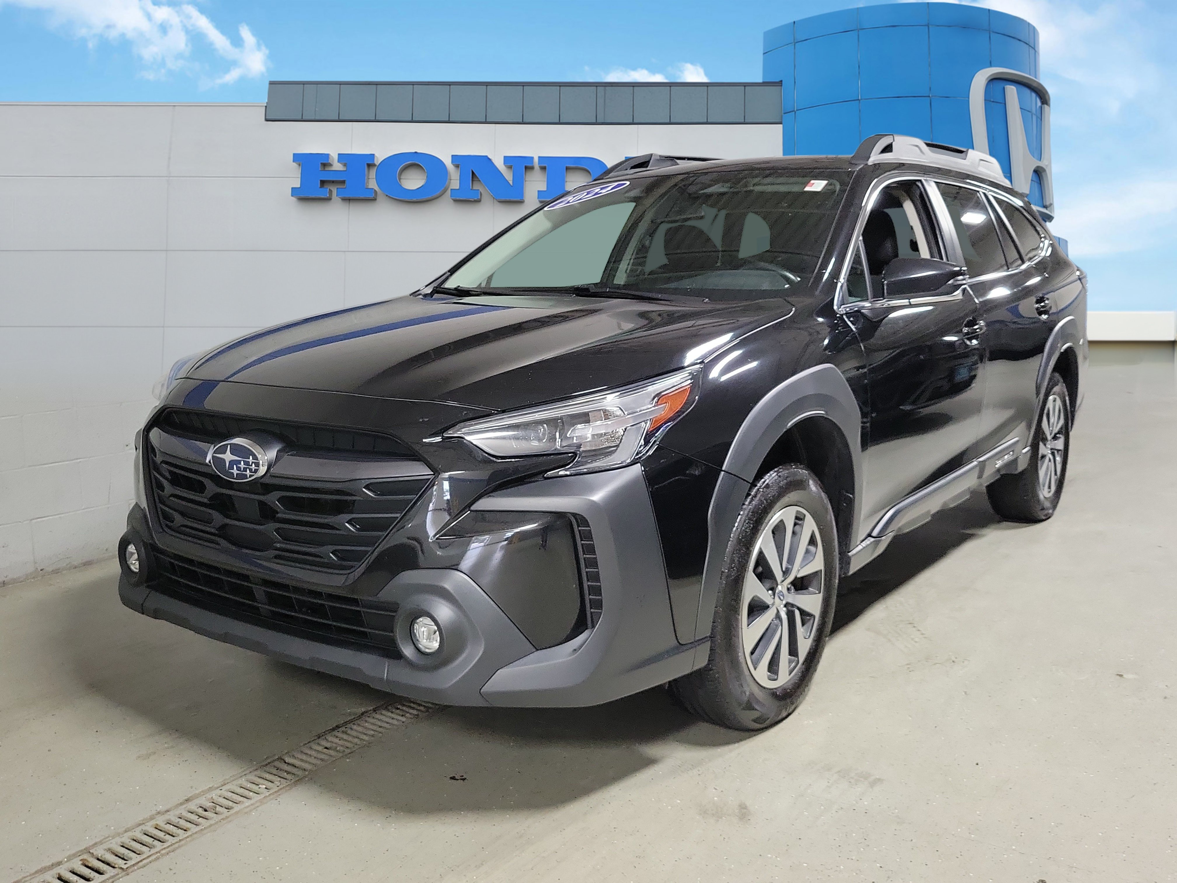 Used 2024 Subaru Outback Premium AWD/4WD image 3