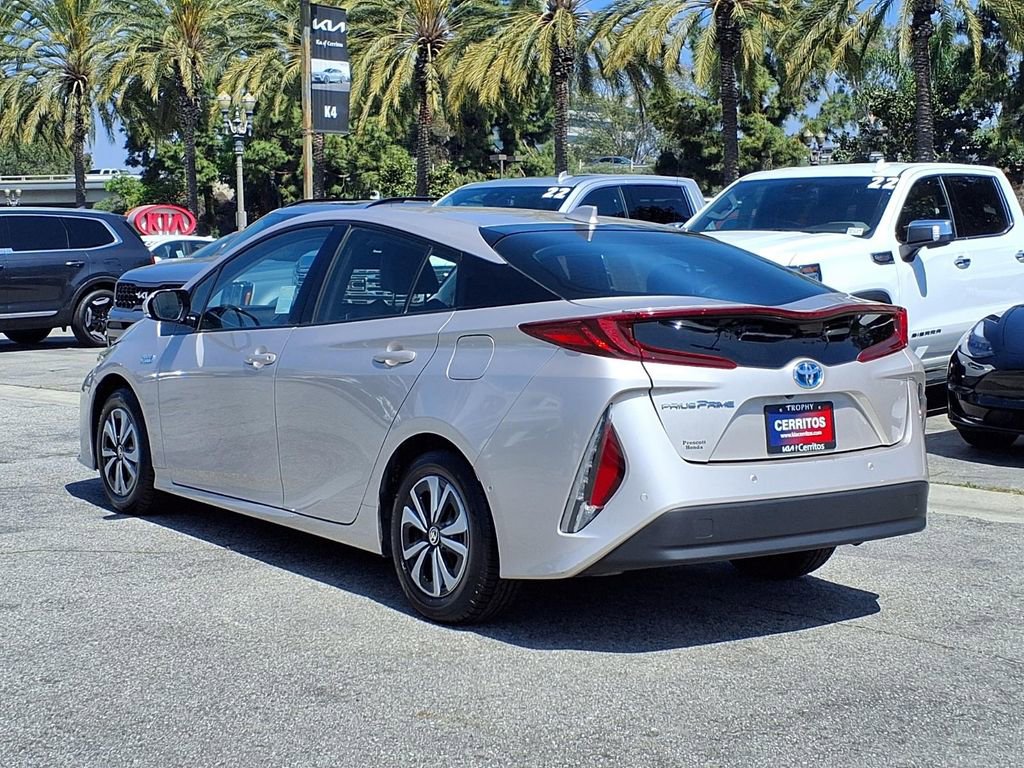 Used 2019 Toyota Prius Prime Advanced image 3