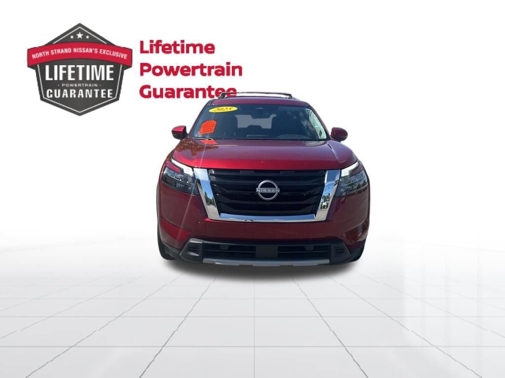 Used 2025 Nissan Pathfinder SL AWD/4WD image 2