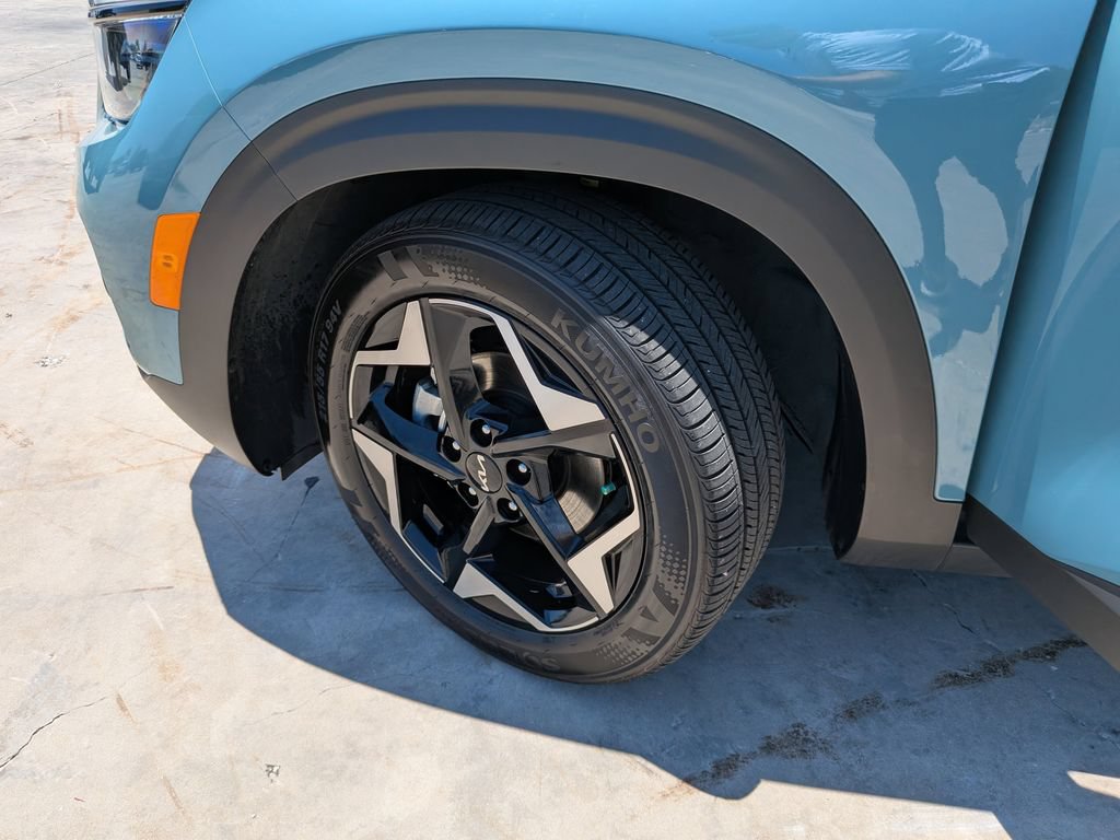 Certified 2025 Kia Seltos EX FWD image 36
