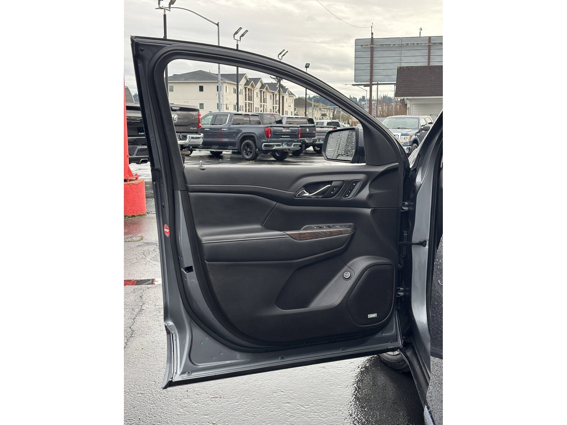 Used 2022 GMC Acadia Denali image 25