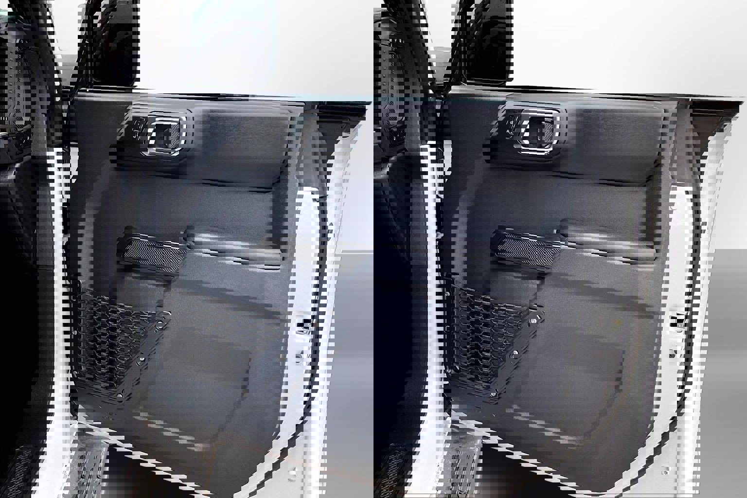 Used 2025 Ford Bronco Outer Banks image 25