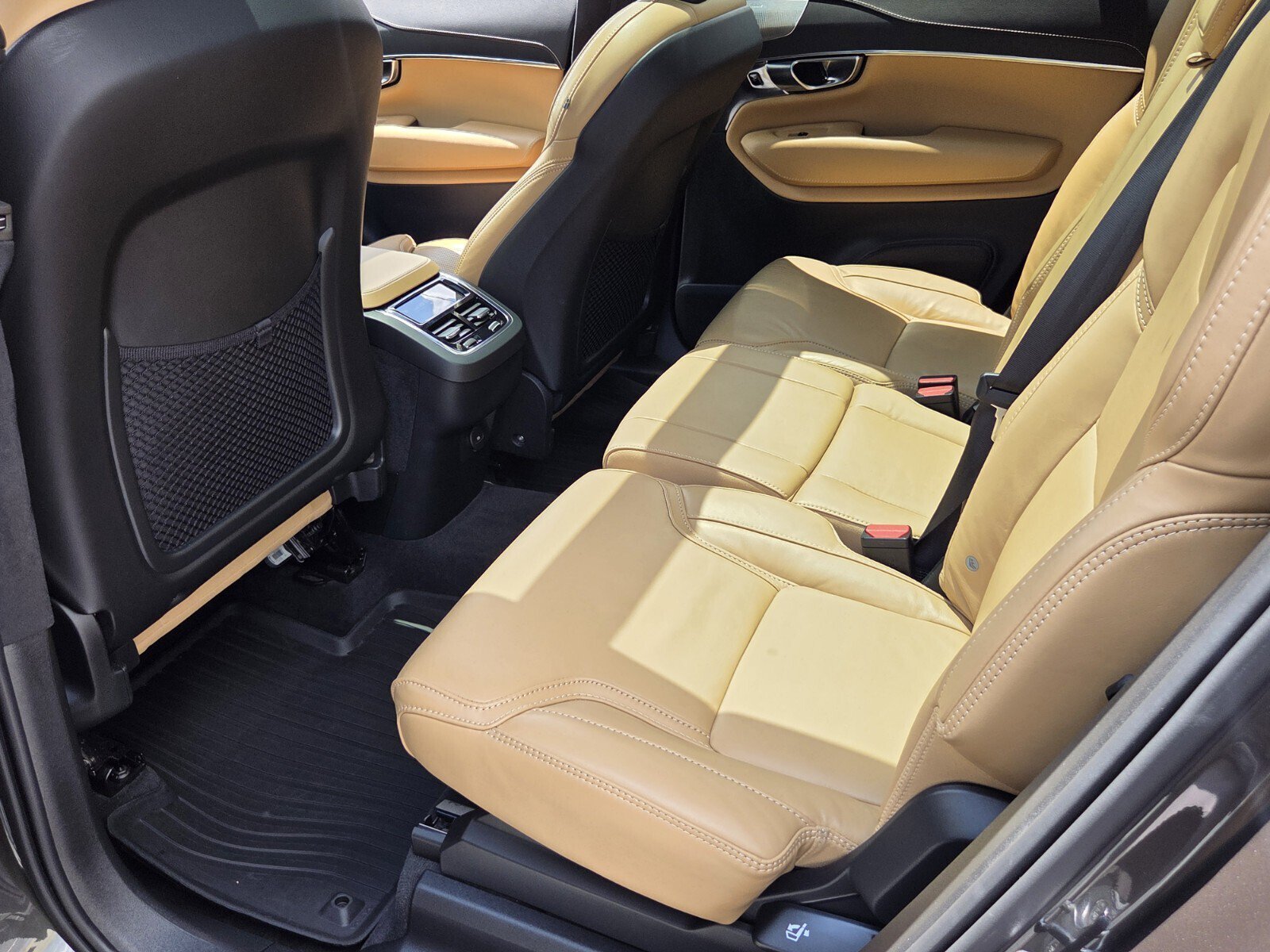 Used 2021 Volvo XC90 T6 Inscription w/ Lounge Package AWD/4WD image 11
