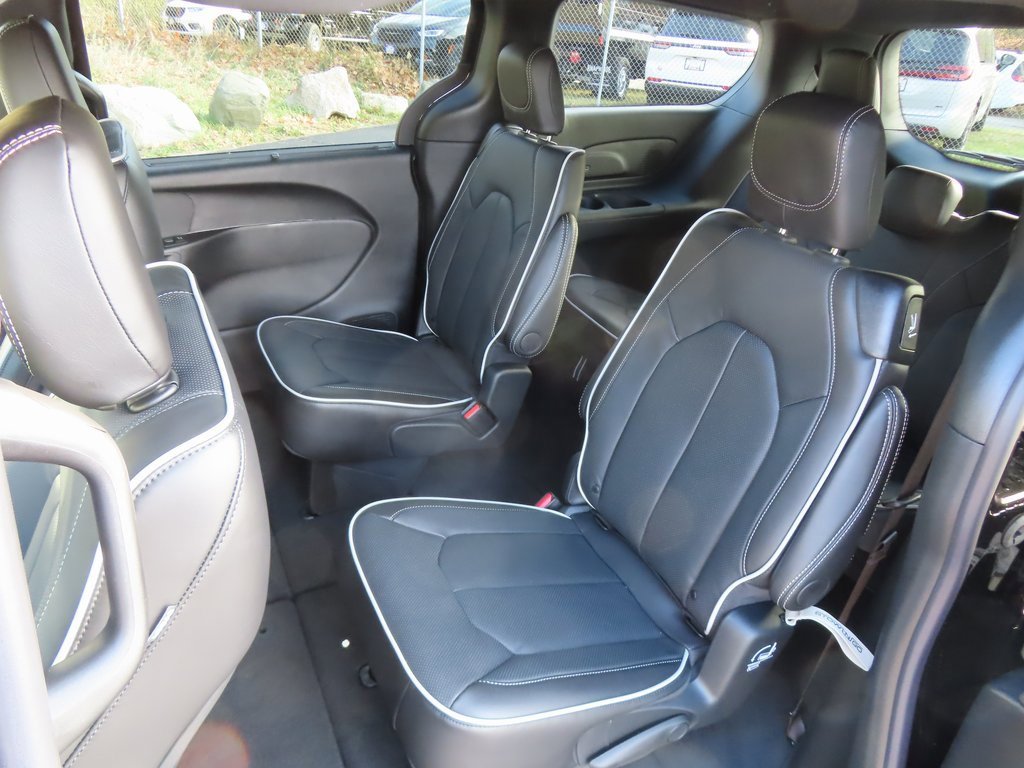 New 2026 Chrysler Pacifica Limited w/ S Appearance Package image 25