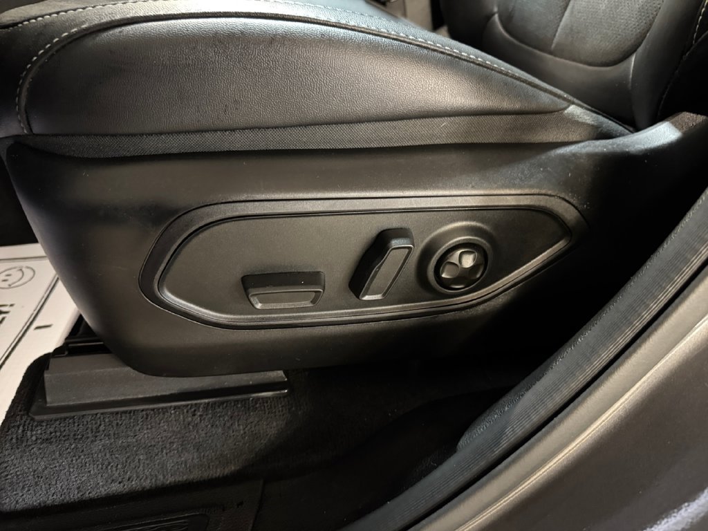 Used 2024 Jeep Grand Cherokee Laredo AWD/4WD image 13