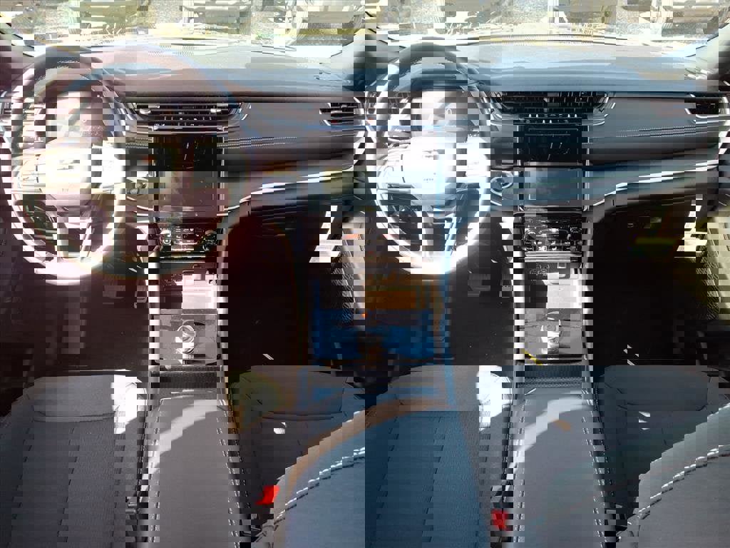 New 2025 Jeep Grand Cherokee L Laredo w/ Luxury Tech Group I image 5