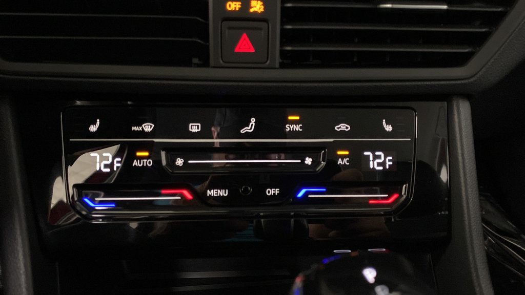 Used 2025 Volkswagen Jetta SE FWD image 17