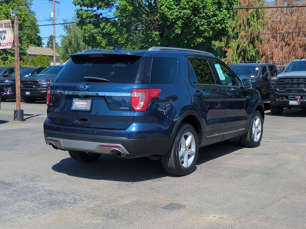 Used 2017 Ford Explorer XLT w/ Equipment Group 202A AWD/4WD image 7