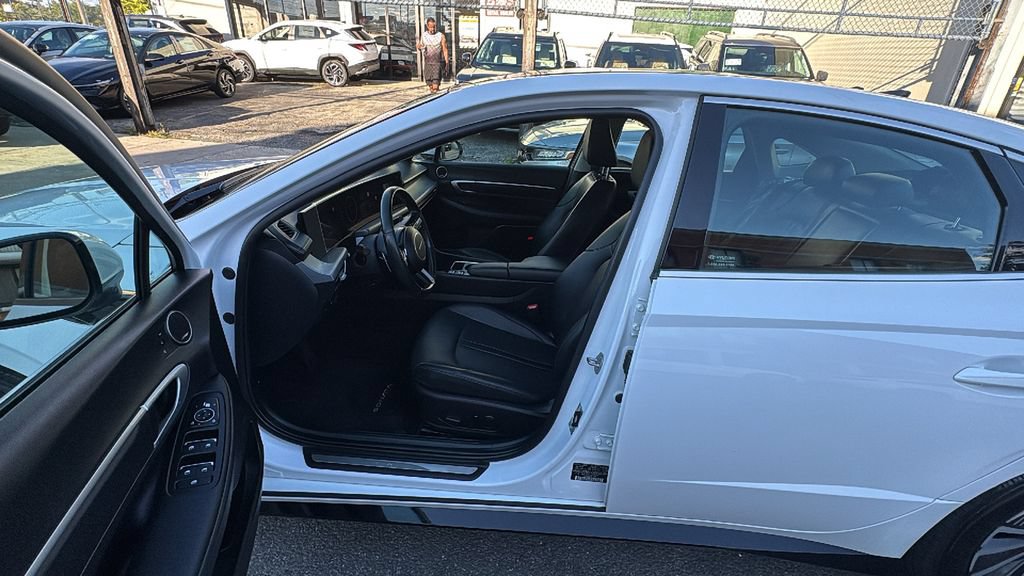 Used 2025 Hyundai Sonata Limited FWD image 13