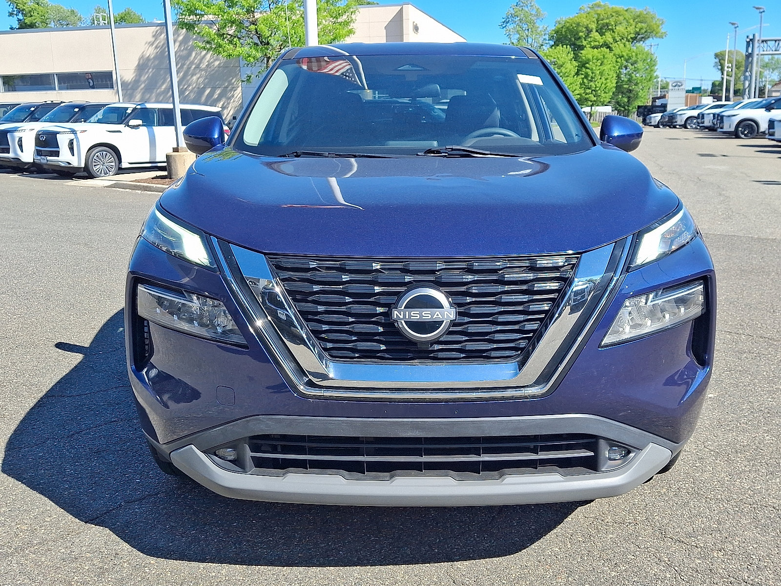 Used 2022 Nissan Rogue SV AWD/4WD image 2