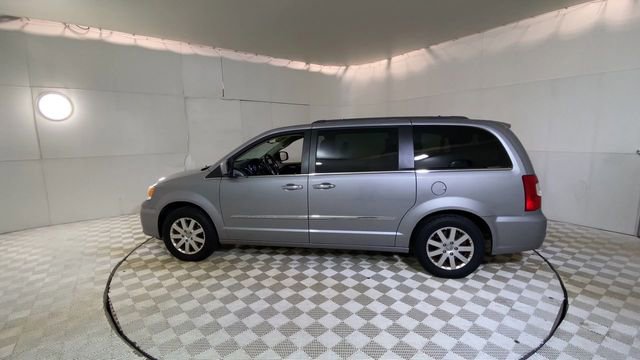 Used 2014 Chrysler Town & Country Touring w/ Driver Convenience Group image 8