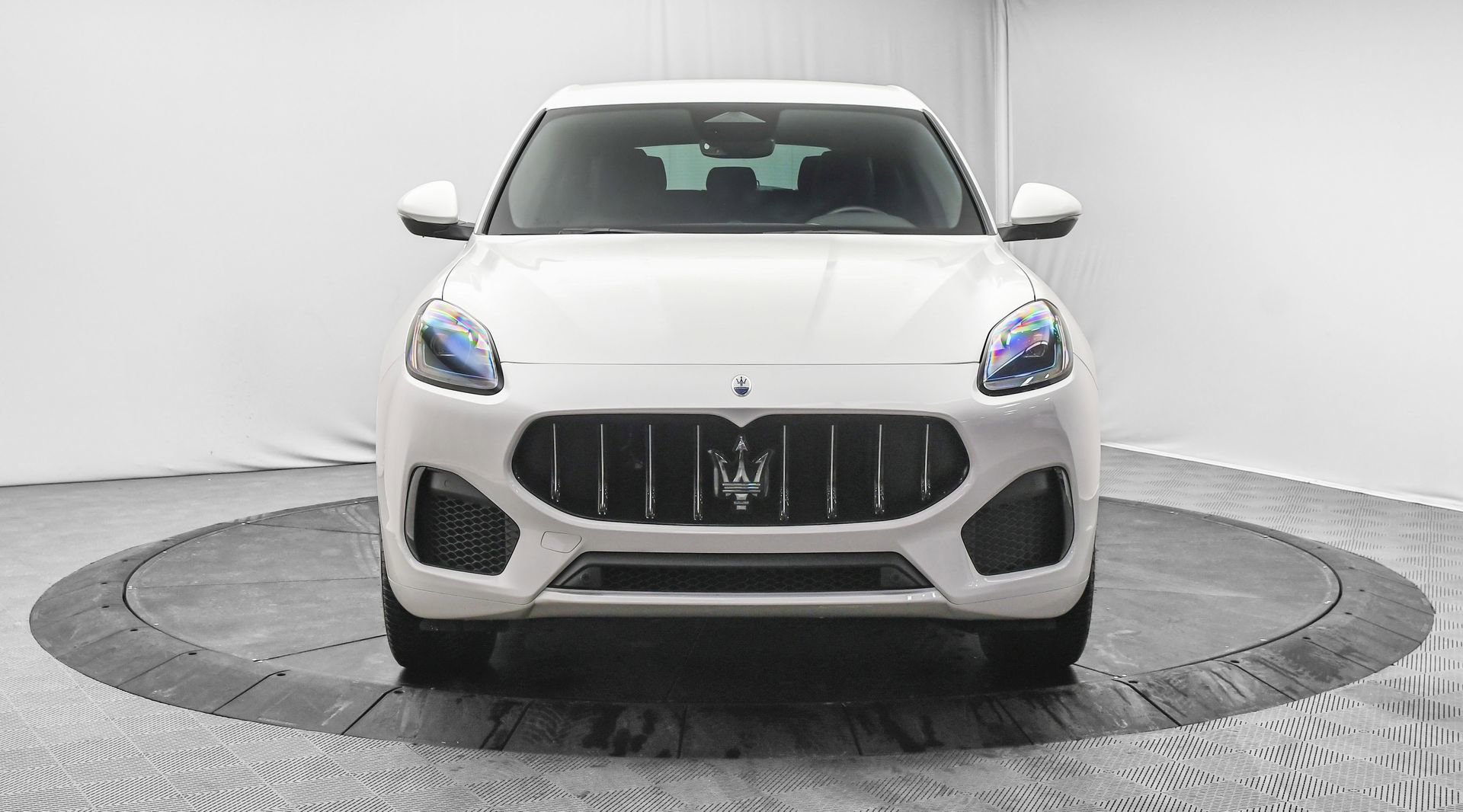 New 2025 Maserati Grecale GT image 2