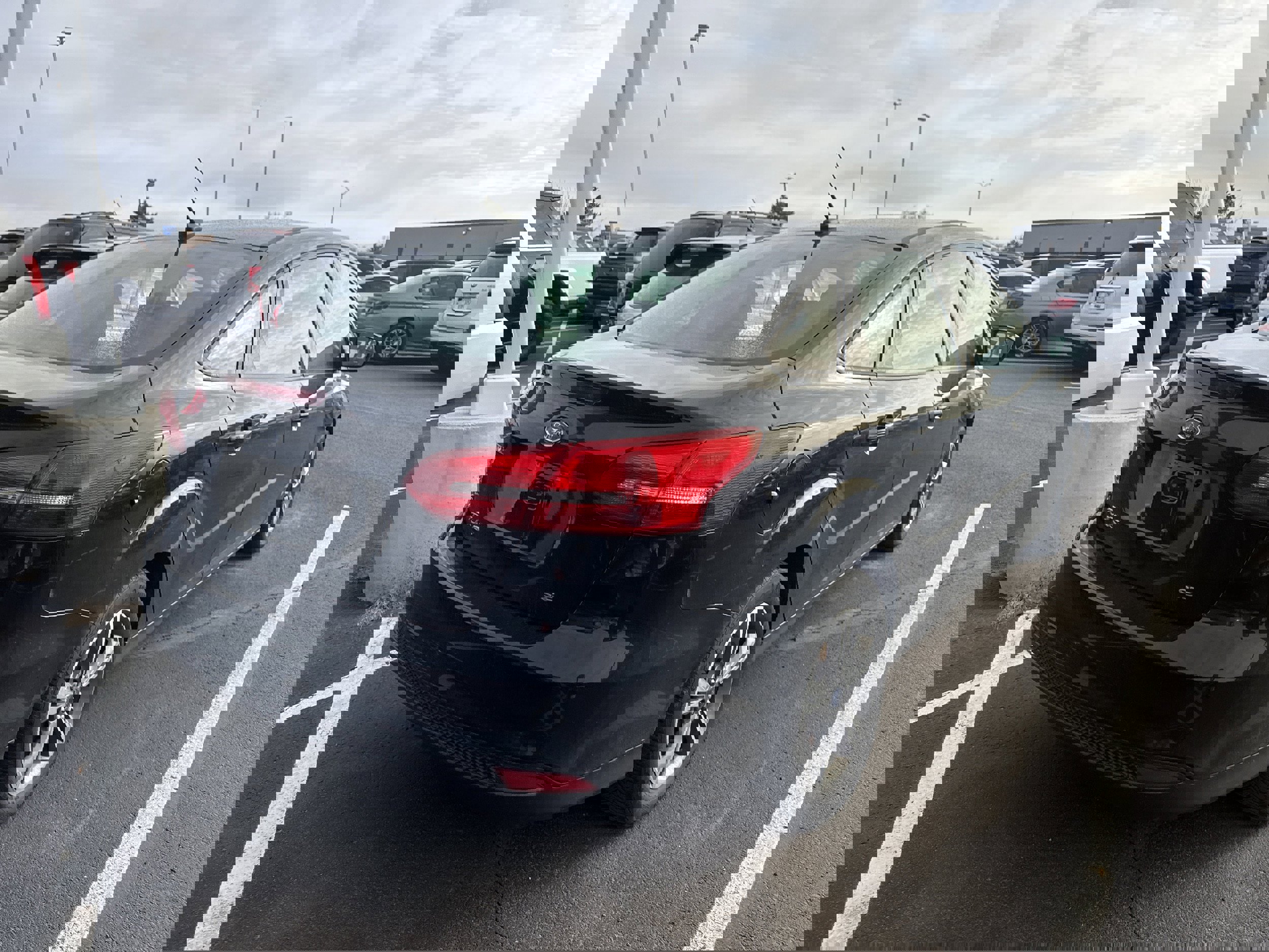 Used 2018 Ford Focus SE w/ SE Winter Package image 3