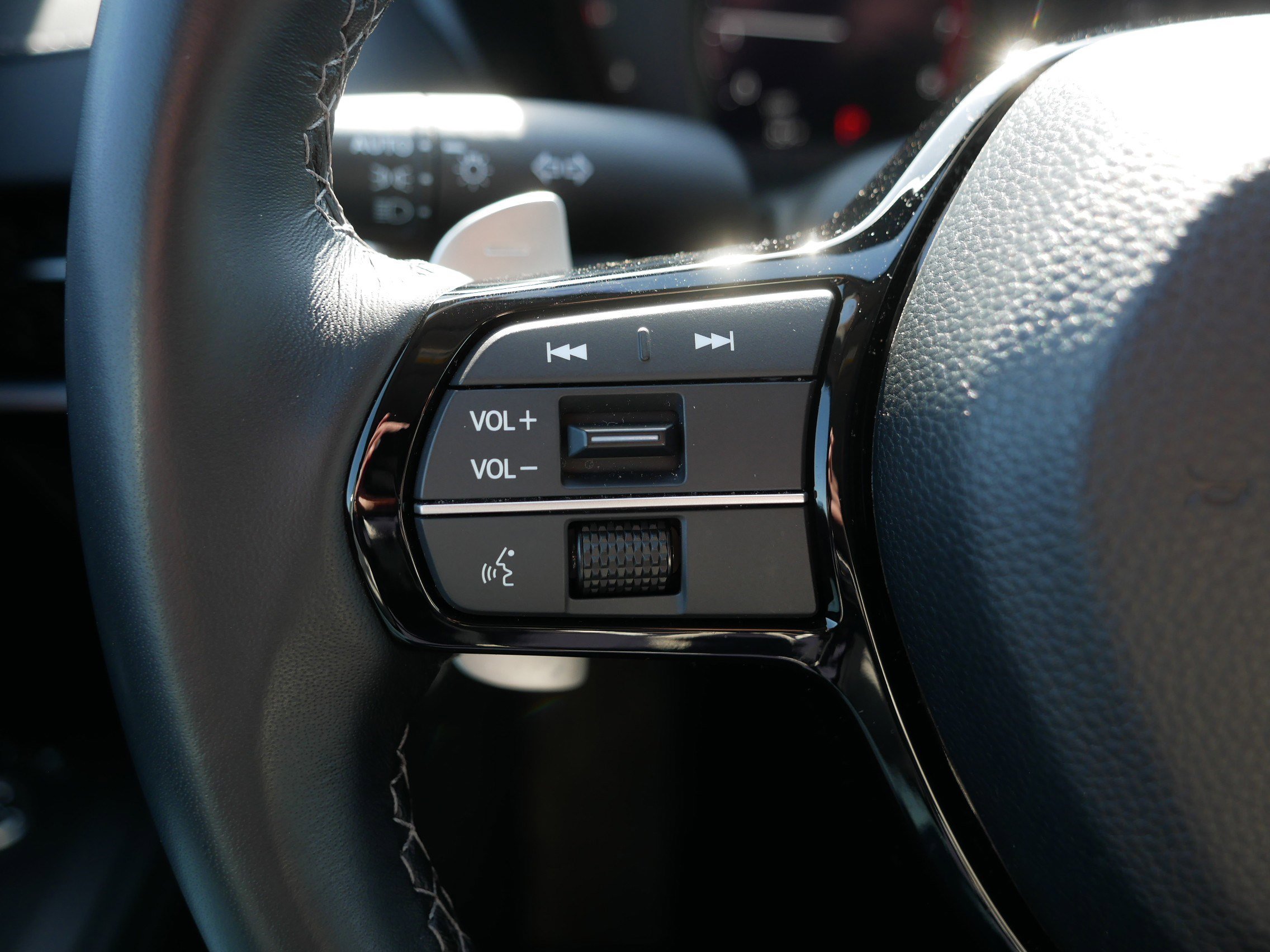 Certified 2025 Acura ADX AWD image 31