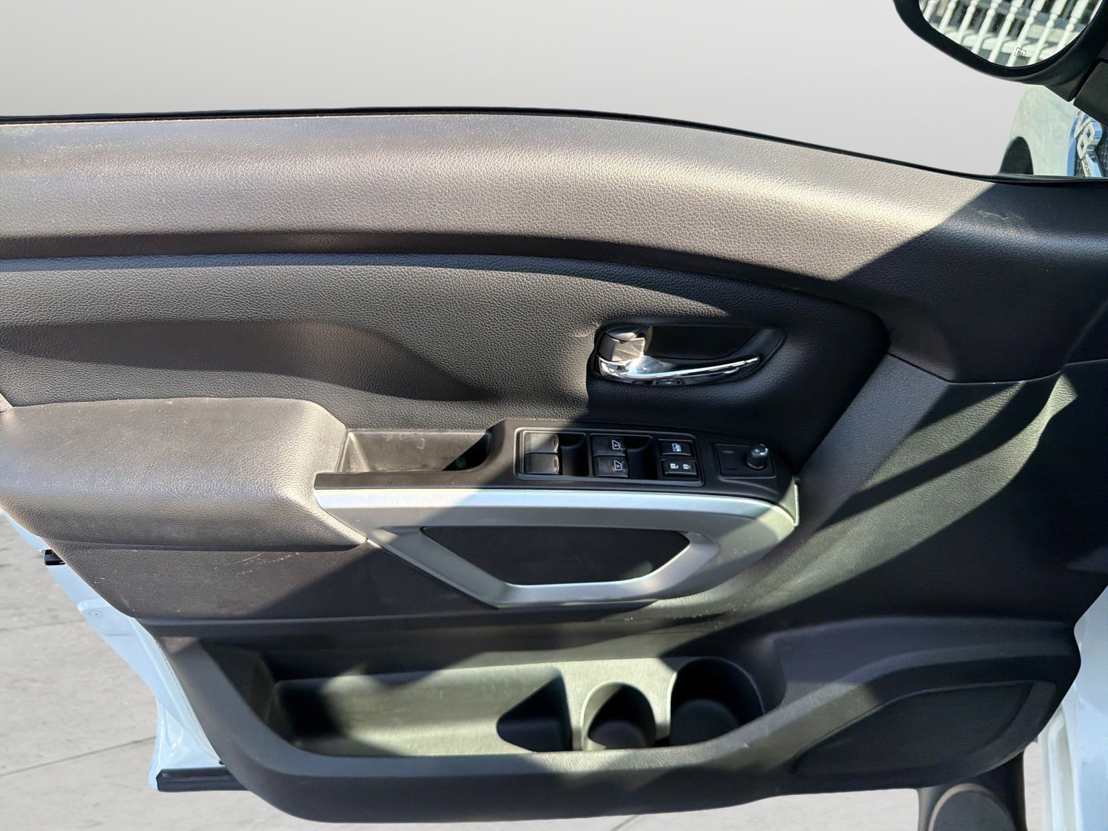 Used 2017 Nissan Titan SV RWD image 19