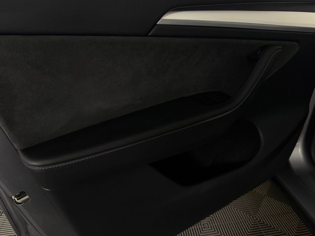 Used 2024 Tesla Model Y Long Range image 25