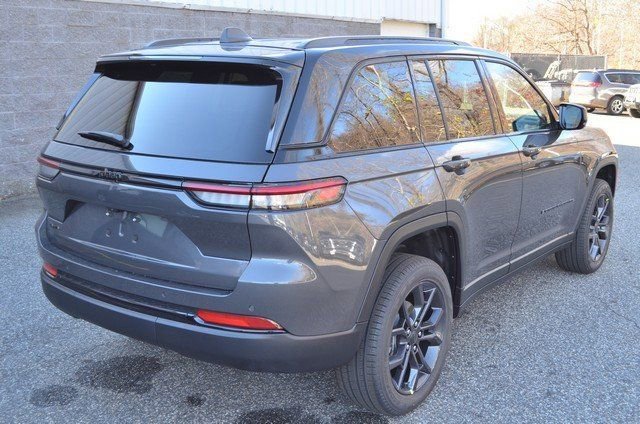 New 2025 Jeep Grand Cherokee Limited image 8