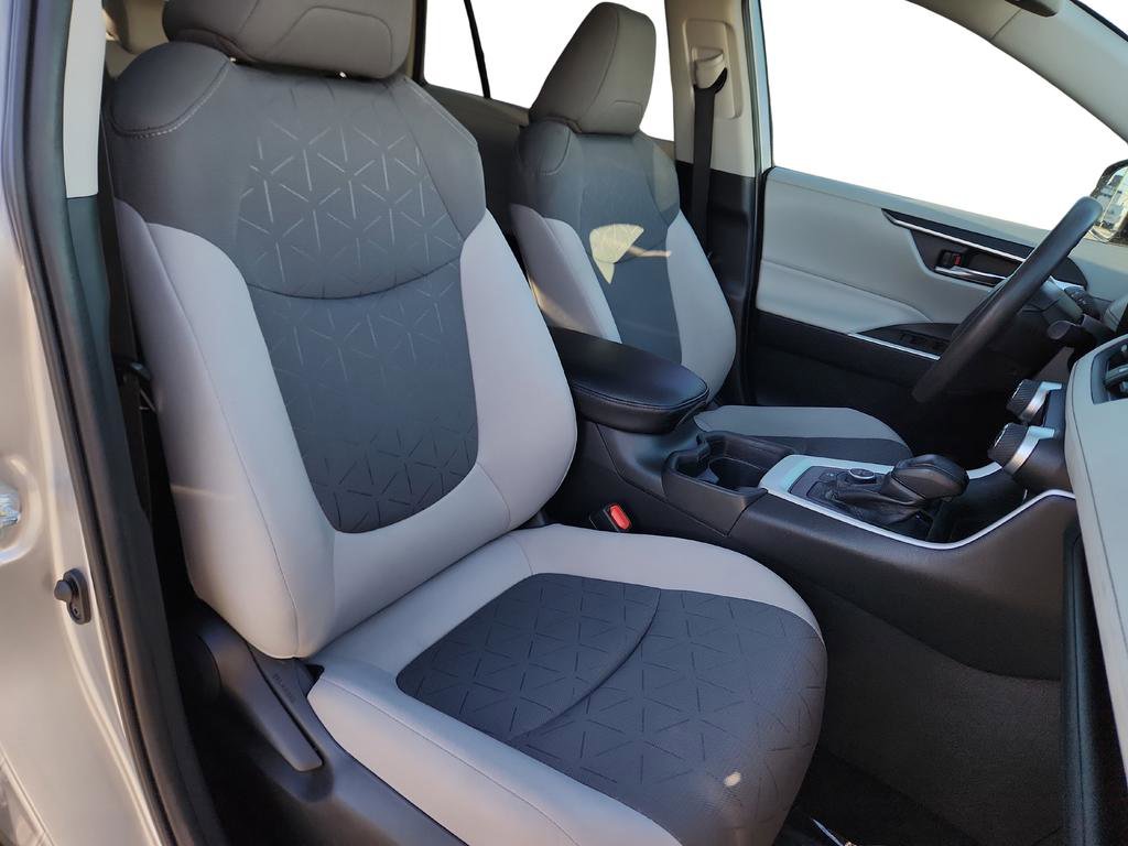 Used 2021 Toyota RAV4 XLE w/ Convenience Package image 31