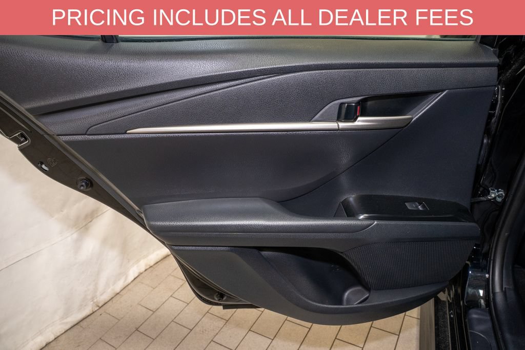 Used 2025 Toyota Camry SE FWD image 9