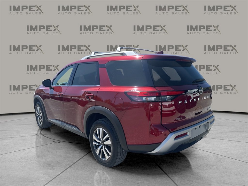 Used 2023 Nissan Pathfinder SL image 3