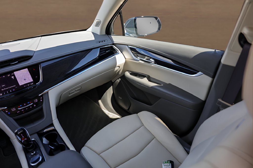 Certified 2025 Cadillac XT6 Premium Luxury FWD image 29