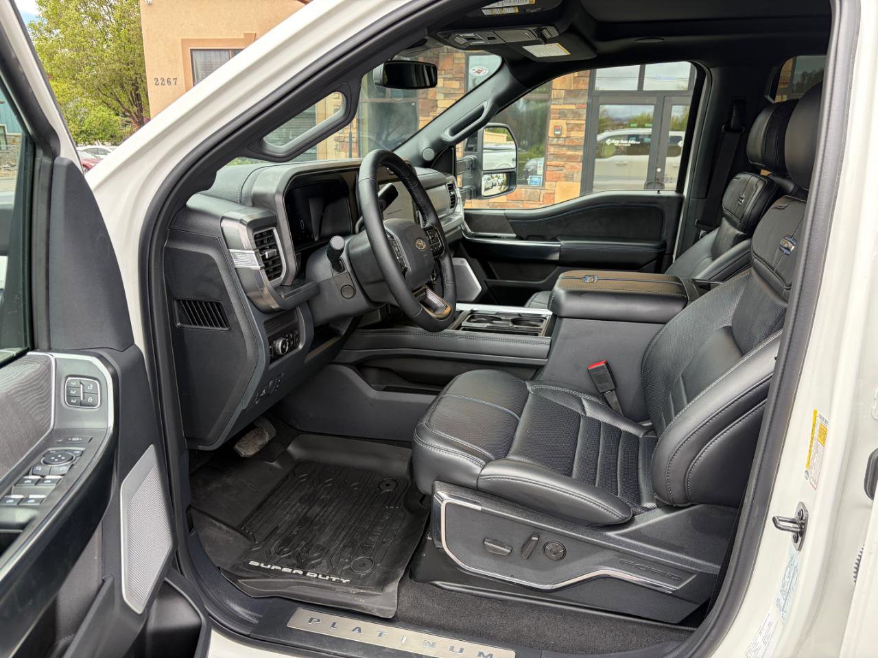 Used 2025 Ford F450 Platinum w/ Camper Package image 4